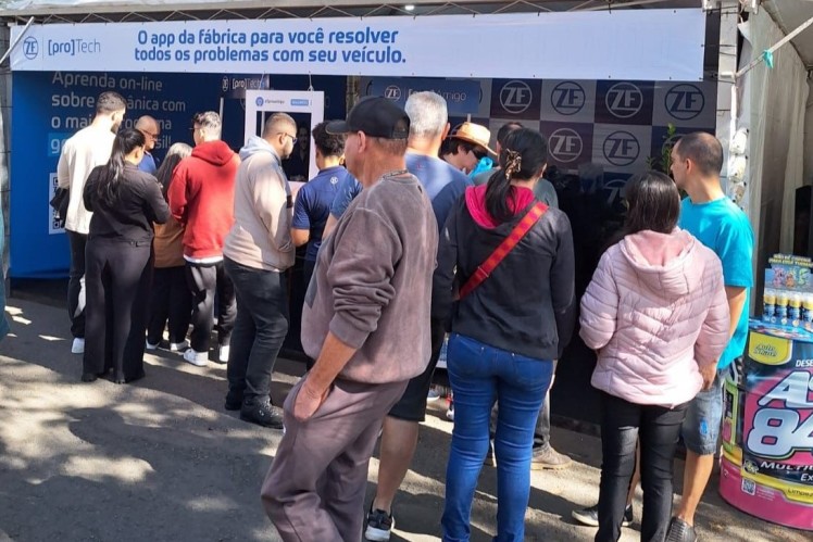 Stand de exposição da ZF na EBAA 2024