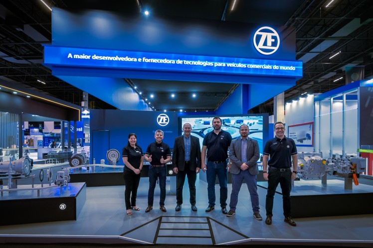 Equipe da ZF na Fenatran 2024