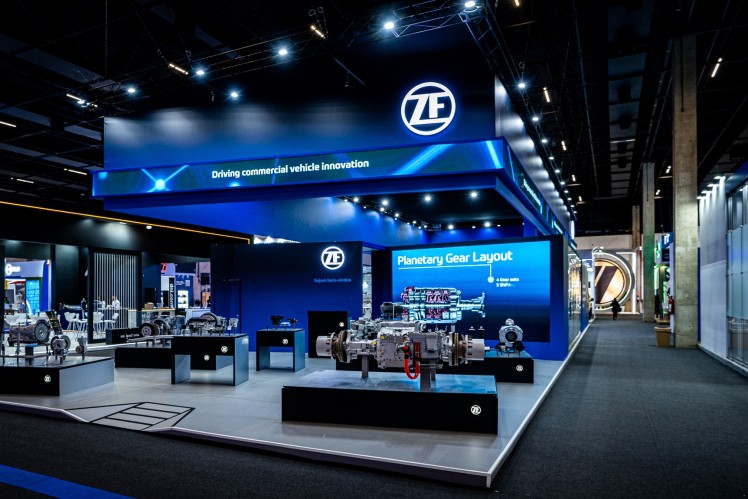 Stand de exposição da ZF na Fenatran 2024
