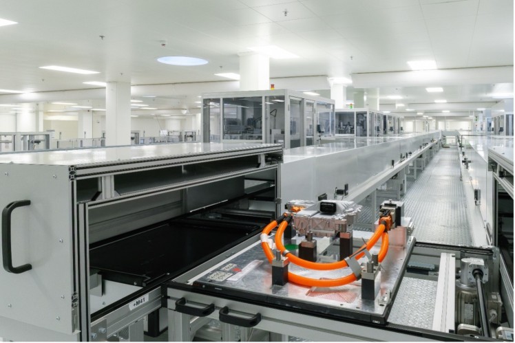 Výrobní linka v továrně