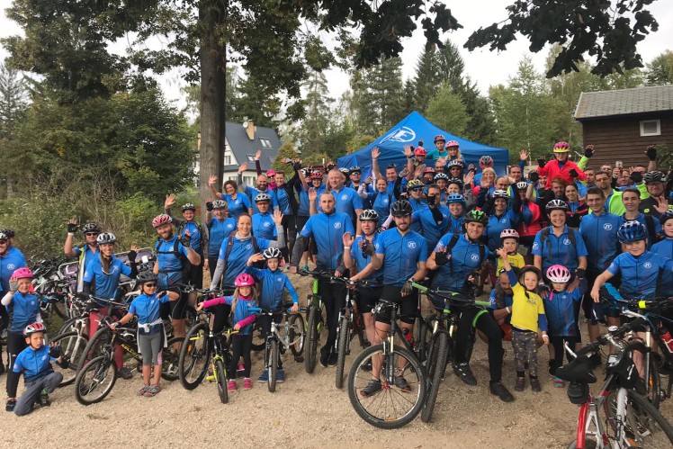 Zaměstnanci ZF a jejich rodiny spolu jezdí na kole