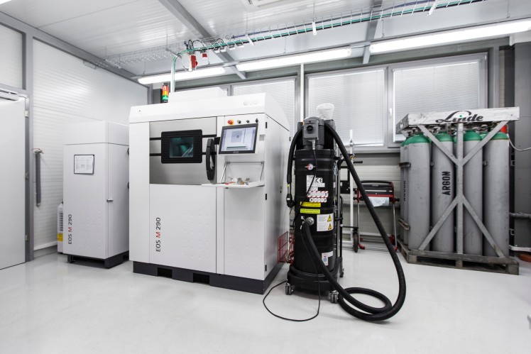 Stroj ve výrobě továrny