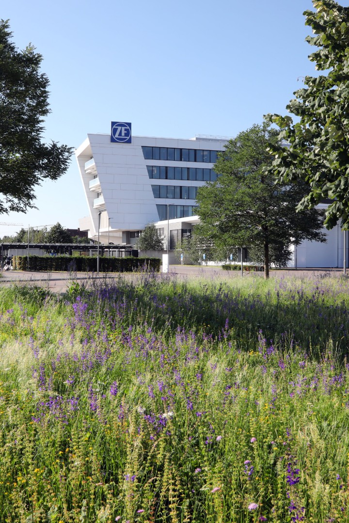 Seitenansicht des ZF Forums in Friedrichshafen