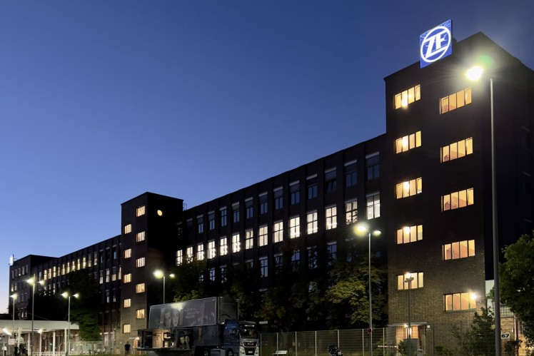ZF-Werk in Schweinfurt bei Nacht