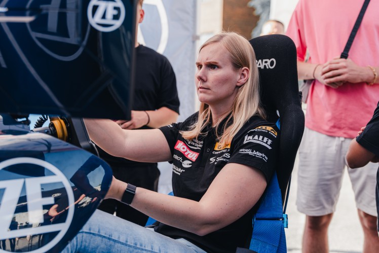 Szene aus der Ausbildungswerkstatt bei ZF