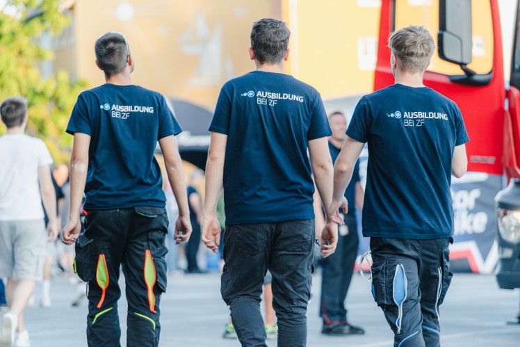 Szene aus der Ausbildungswerkstatt bei ZF