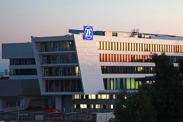 Hauptsitz der ZF, ZF Forum bei Sonnenuntergang