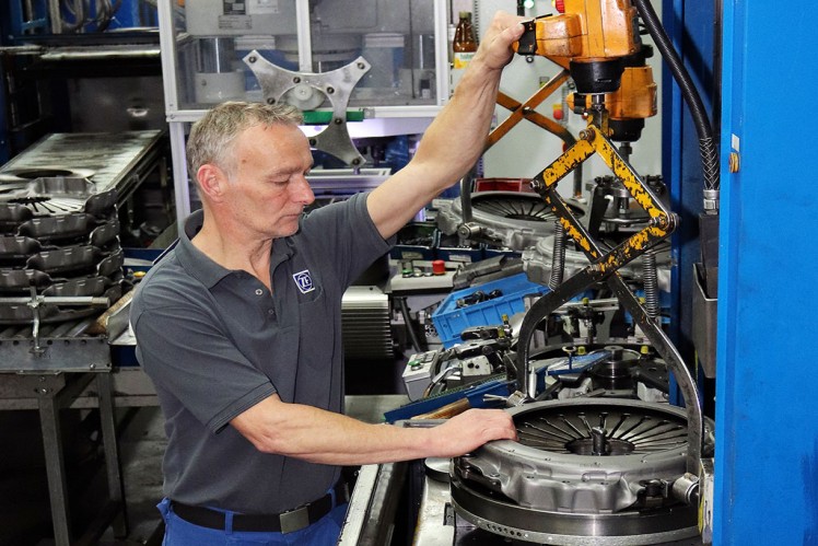 ZF Mitarbeiter bei der Arbeit