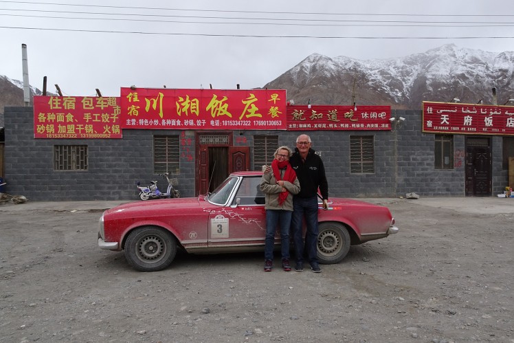 Mit einer Mercedes-Benz Pagode auf der New Silk Road Rallye von Hamburg bis nach Hongkong.