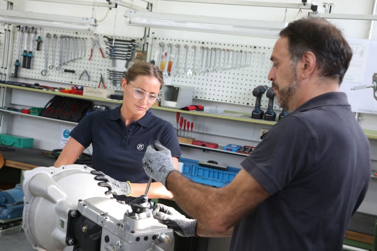 Smooth: At the end, the transmission is shifted through.