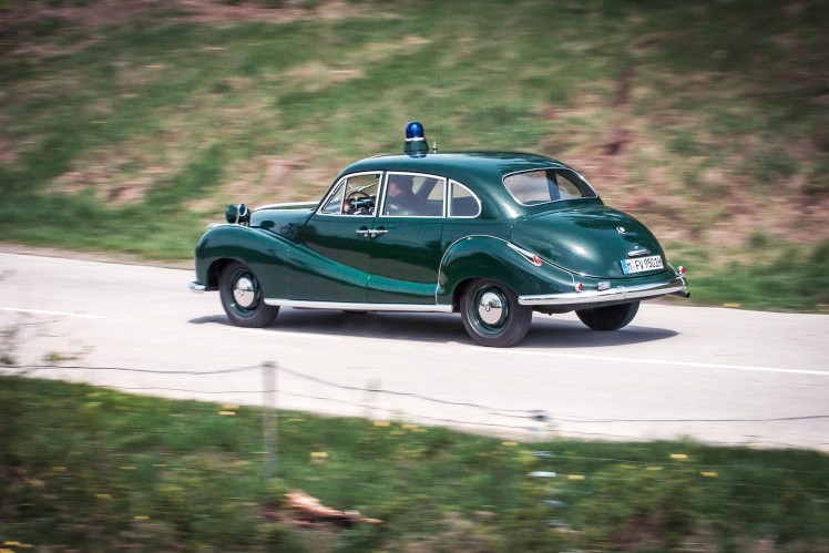 The line routing is also striking at the rear. 