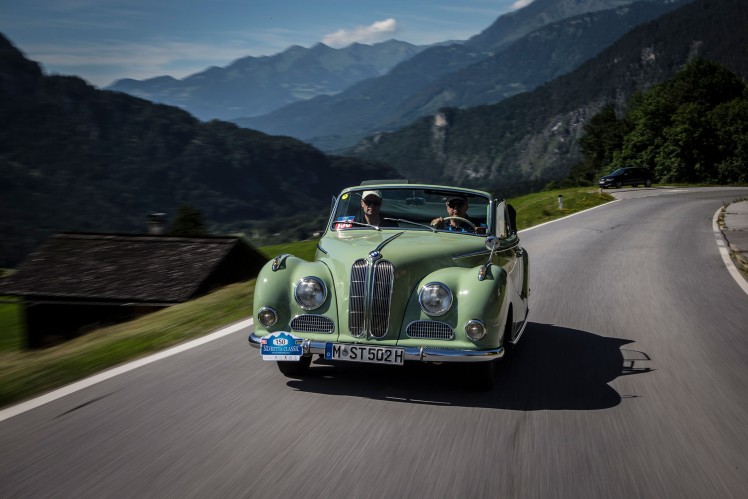 The successor BMW 502 was first equipped with S4-15 and later with S4-17. 