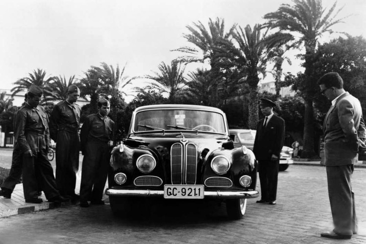 Vehicle handover on the Canary Islands with ZF S4-15.