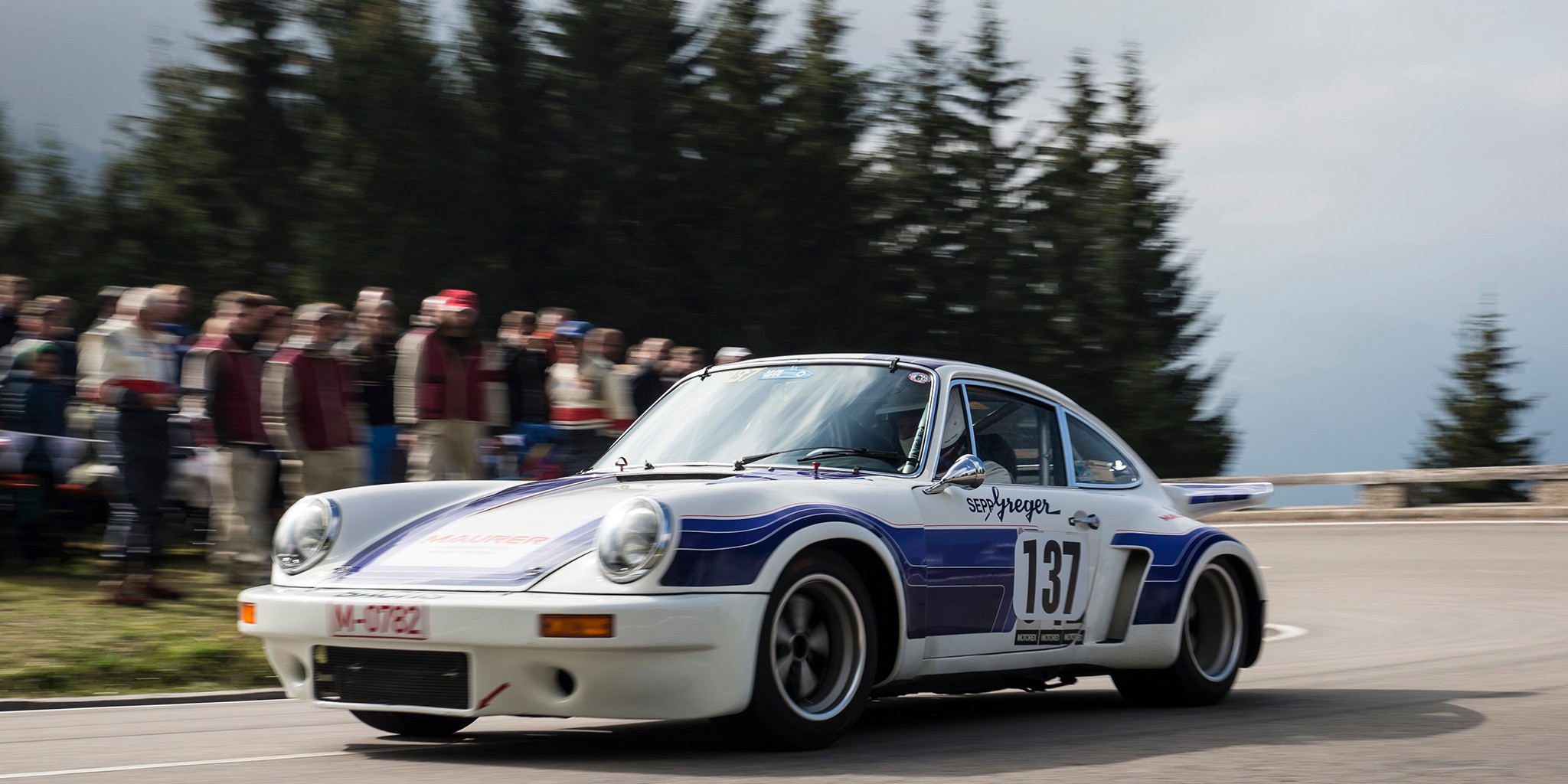 Beim leistungsstarken Porsche-Modell 911 S/RSR schaffen satte 340 PS bei 3000 ccm Hubraum. Das ZF-Sperrdifferential sorgt für perfektes, sportliches Fahren.