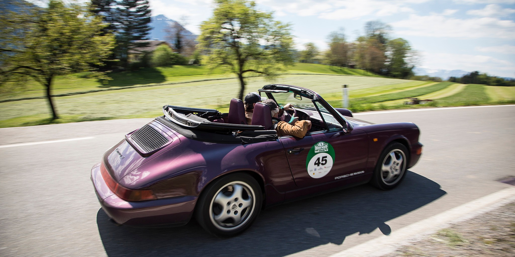 Das Modell 964 ist die dritte Generation des Porsche 911. Für dieses Modell konnte als Sonderausstattung ein von ZF gebautes Vierstufen-Automatgetriebe unter der Porsche-eigenen Bezeichnung „Tiptronic“ bestellt werden.