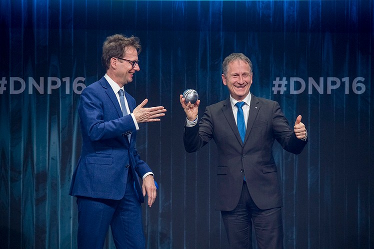 Delighted about the German Sustainability Award 2024 in the Automotive category: plant manager Jörg Witthöft.