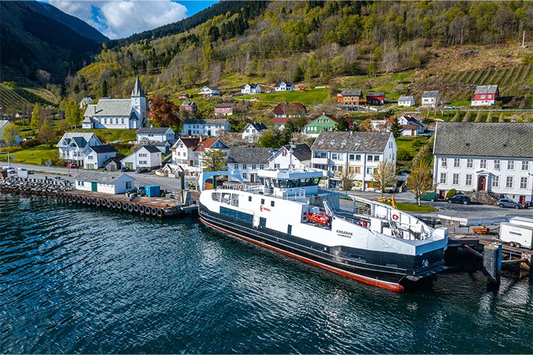MF Kinsarvik docking at Utne port