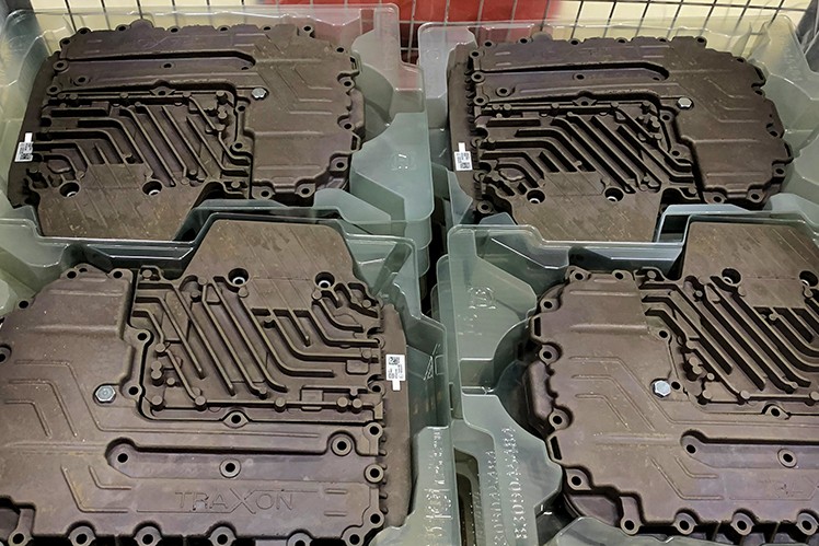 For transport between the ZF locations, each mechatronics module for the TraXon commercial vehicle transmission has so far been well protected in a sturdy tray made of the environmentally harmful plastic PET.
