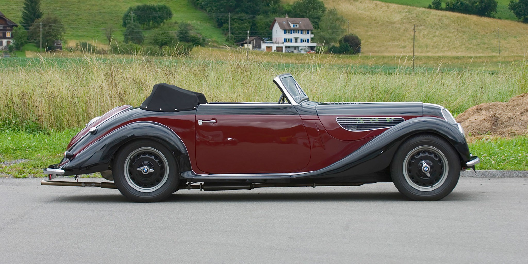 Picture of a BMW 327-28.