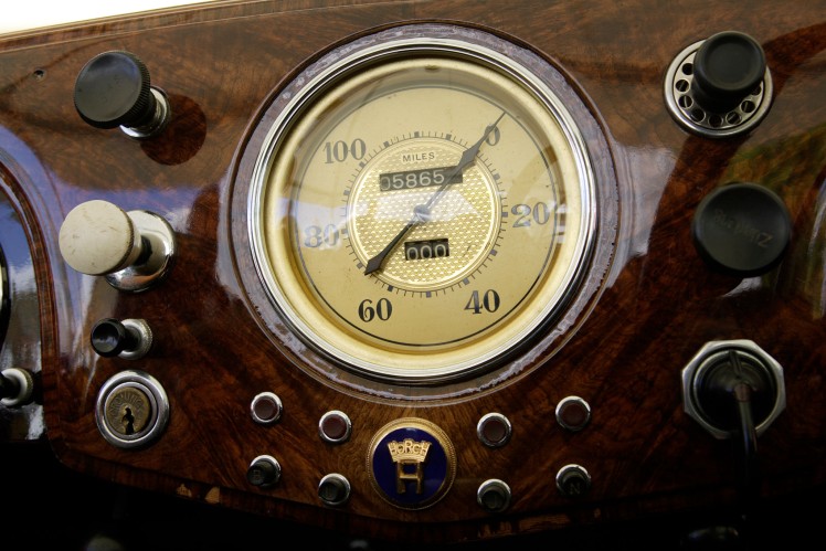 The picture shows the fittings of a Horch.