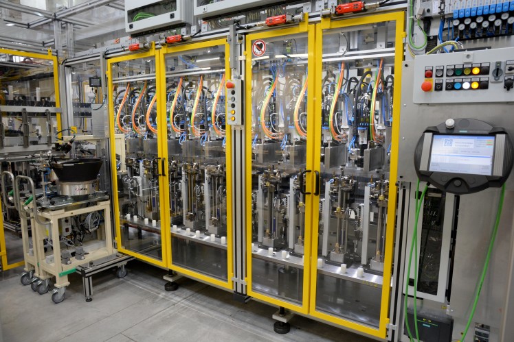 Fahrwerk Pkw - Montageanlage für Ventile