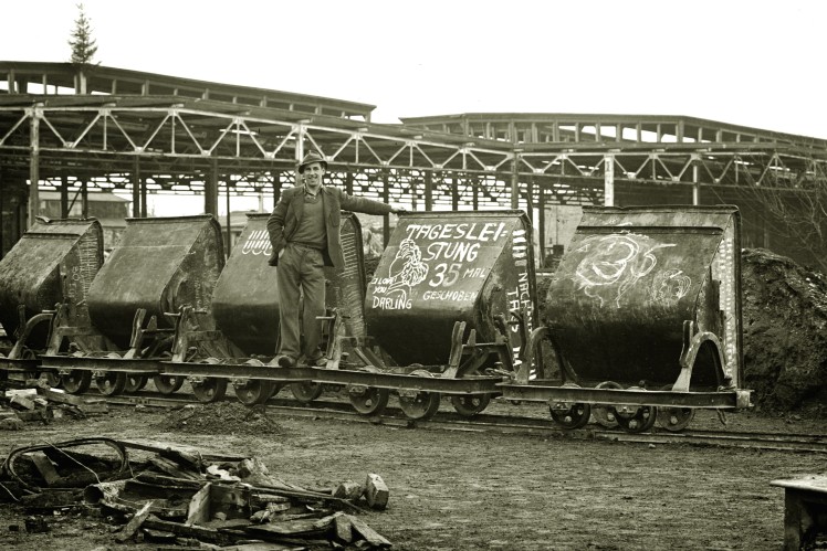 Aufräumarbeiten auf dem Friedrichshafener Werksgelände.
