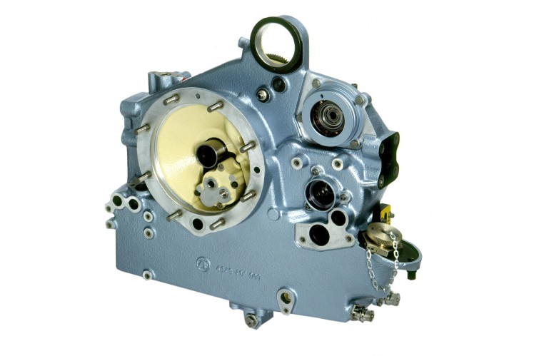 Das Farbbild zeigt ein freigestelltes Modell vom Airbusgetriebe von ZF.