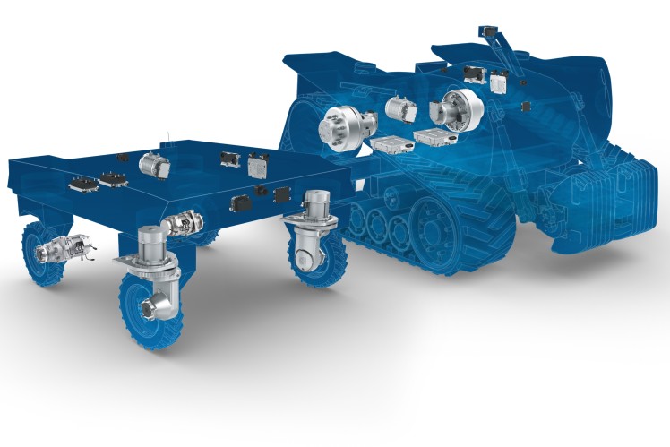 Zwei halbtransparente Feldroboter-Silhouetten mit jeweils elektrischen Antrieben von ZF, zusammen mit dazugehörigen Komponenten, wie Invertern und ePTO.
