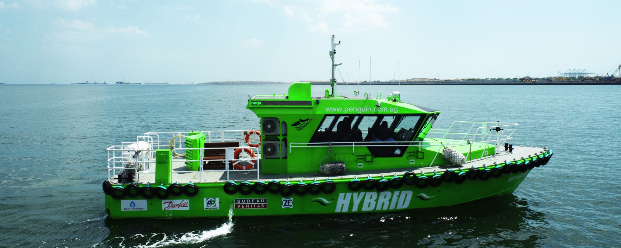Penguin_Tenaga_Crew_Boat