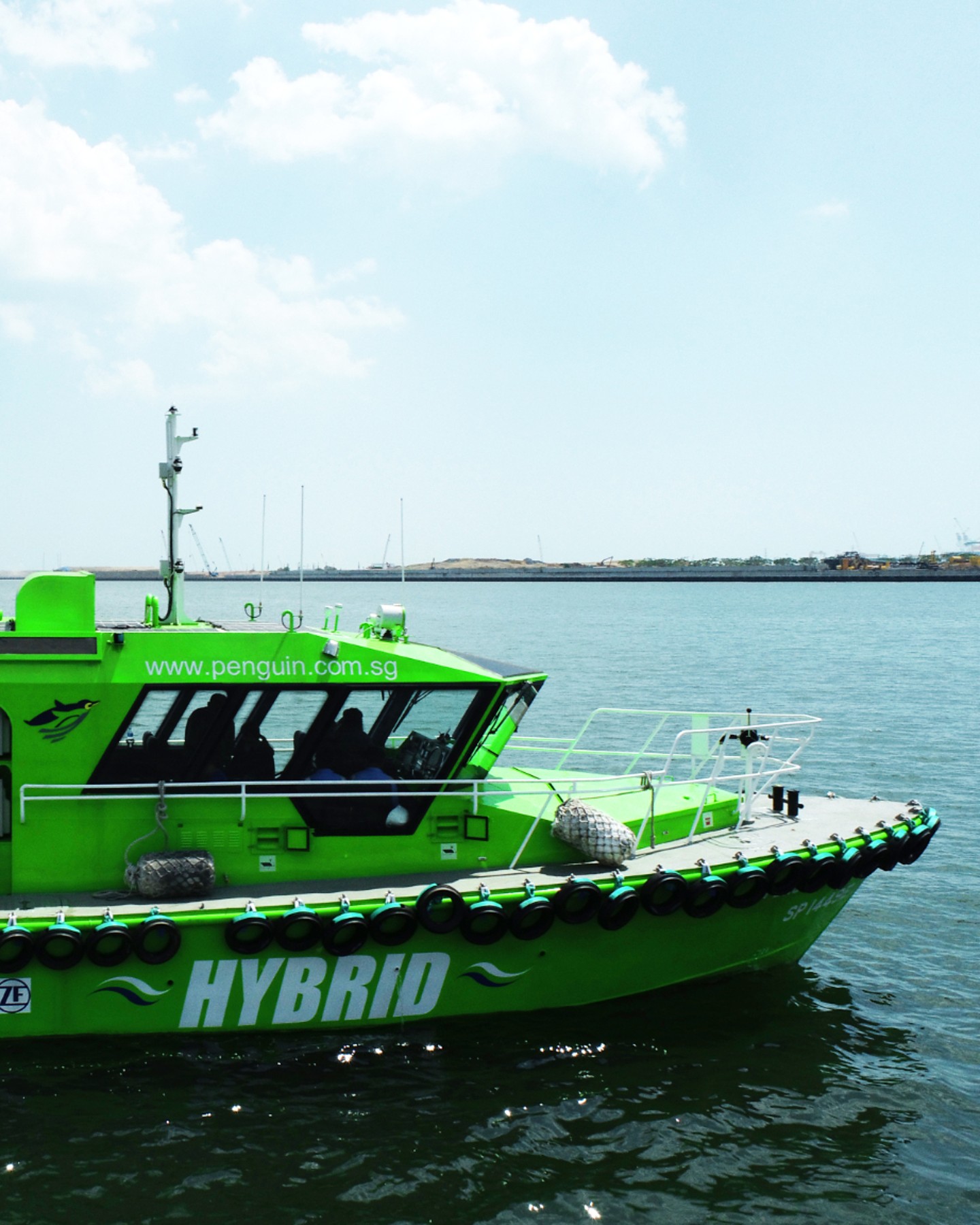 Penguin_Tenaga_Crew_Boat
