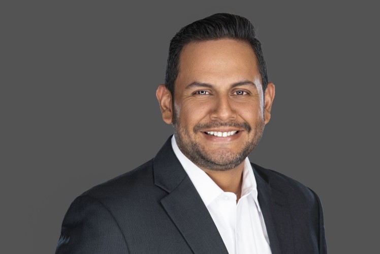 Headshot Walter Fienco