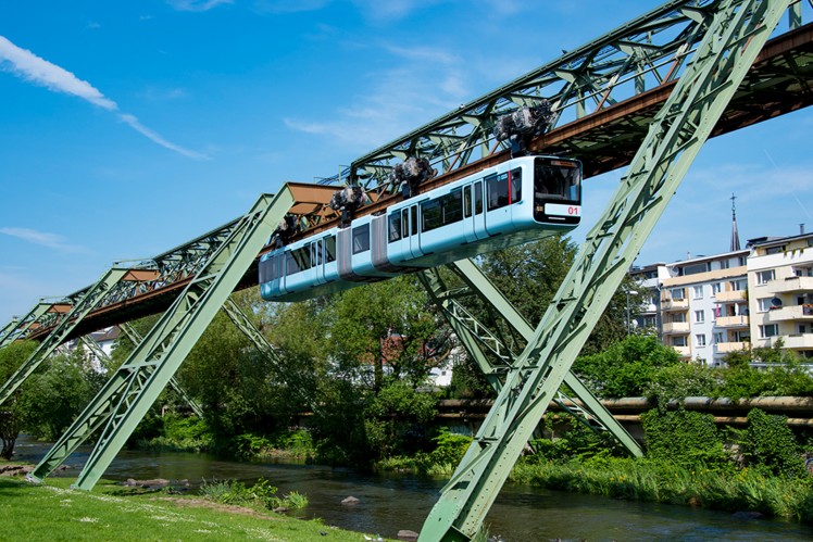 ZF in Schwebebahnen.