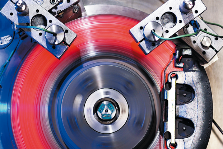 Glowing break disk tested on a ZF test bench