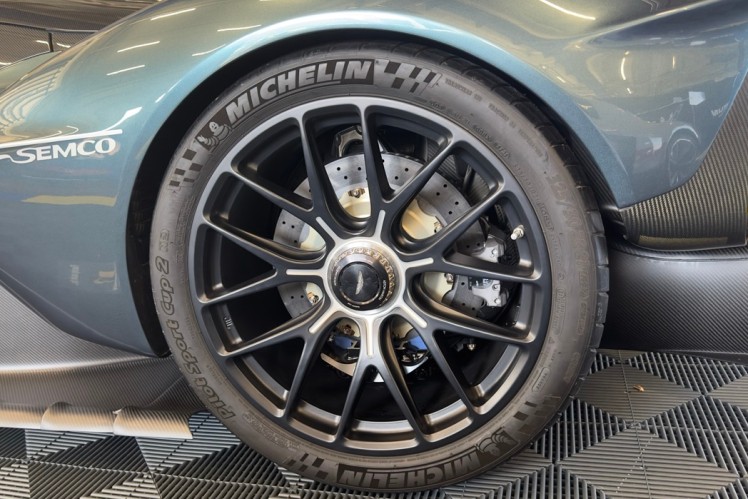 Wheel showing brake disc